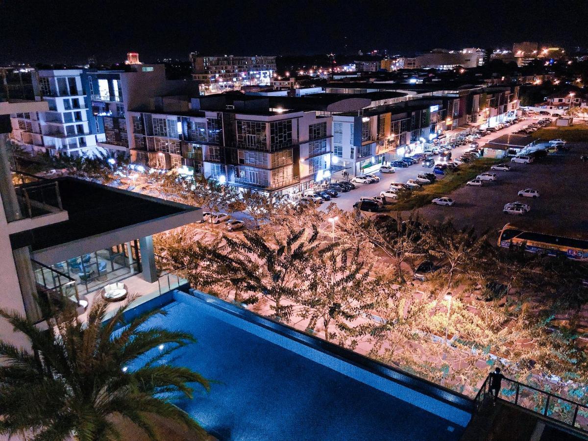 Cat City Mediterranean Theme City&Pool View Homestay 貓城地中海主題城市泳池風景民宿 Κουτσίνγκ Εξωτερικό φωτογραφία