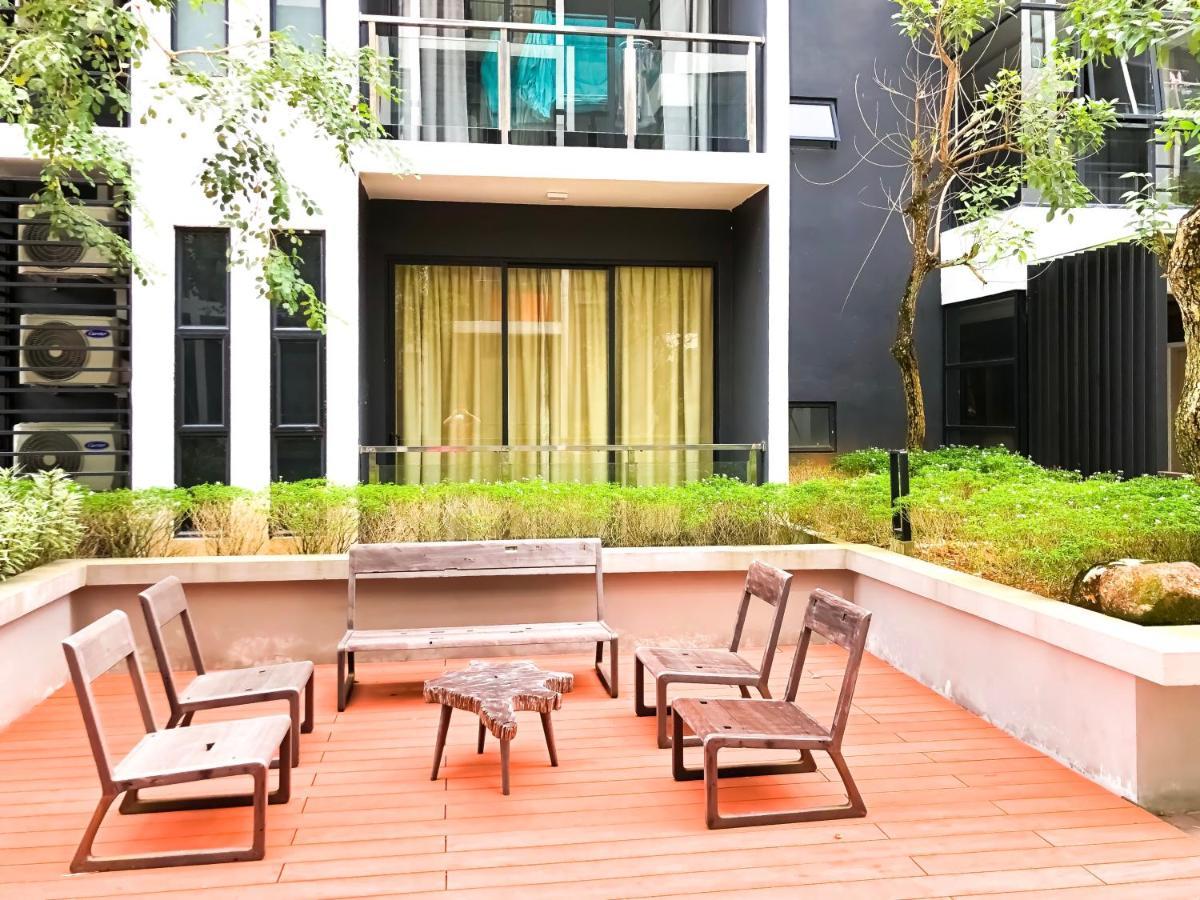 Cat City Mediterranean Theme City&Pool View Homestay 貓城地中海主題城市泳池風景民宿 Κουτσίνγκ Εξωτερικό φωτογραφία